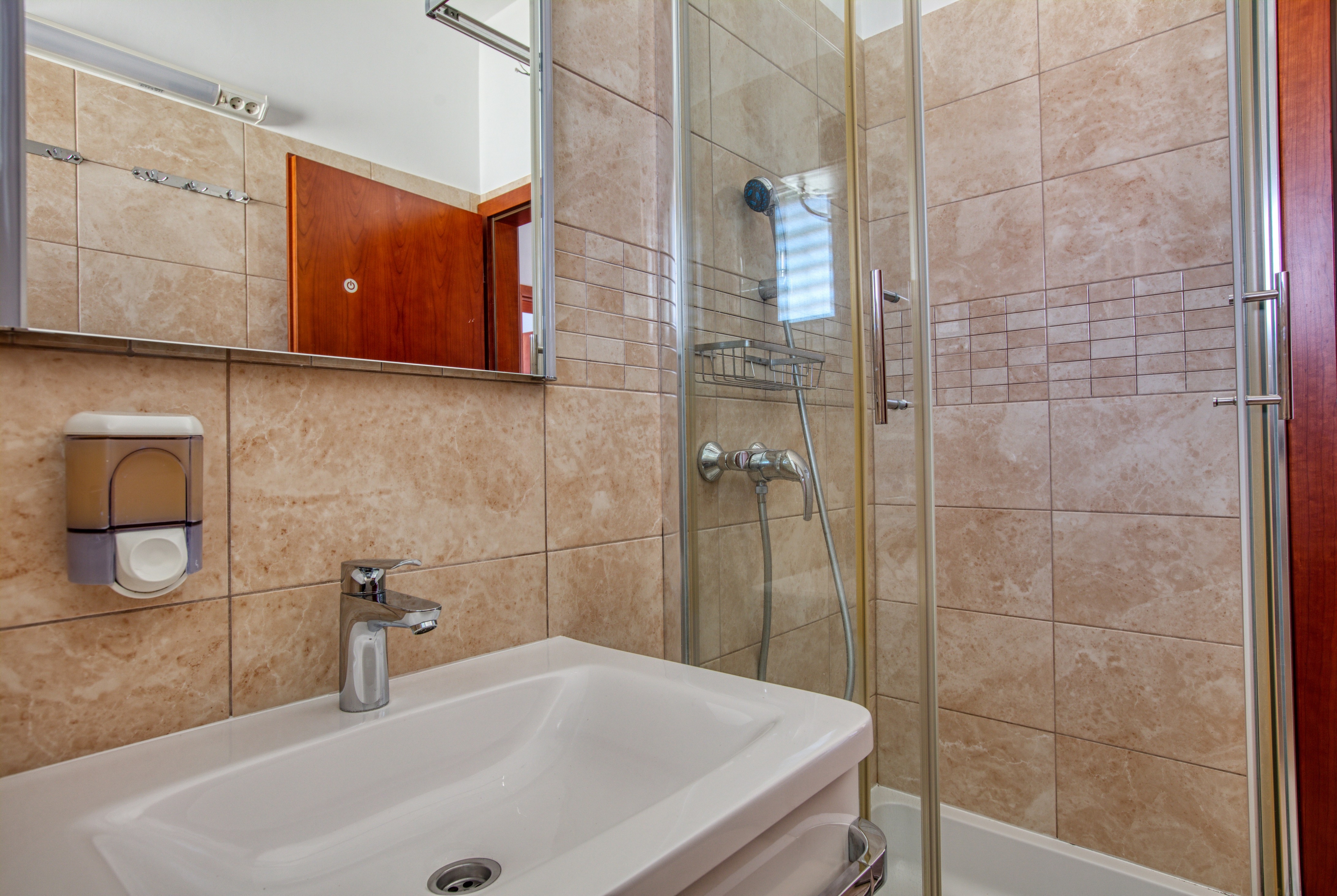 Three bedroom apartment near beach Brodarica, Šibenik  A-d
