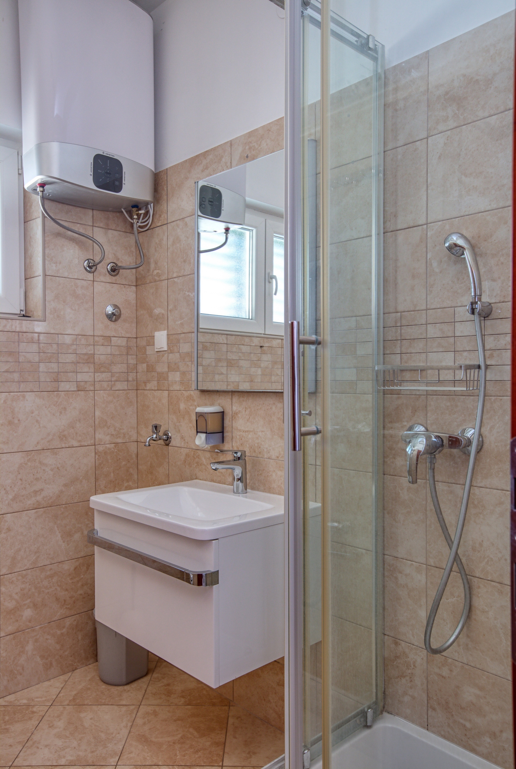 Three bedroom apartment near beach Brodarica, Šibenik  A-d