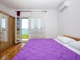 Brodarica, Bedroom 2 in the apartment, air condition available and WiFi.