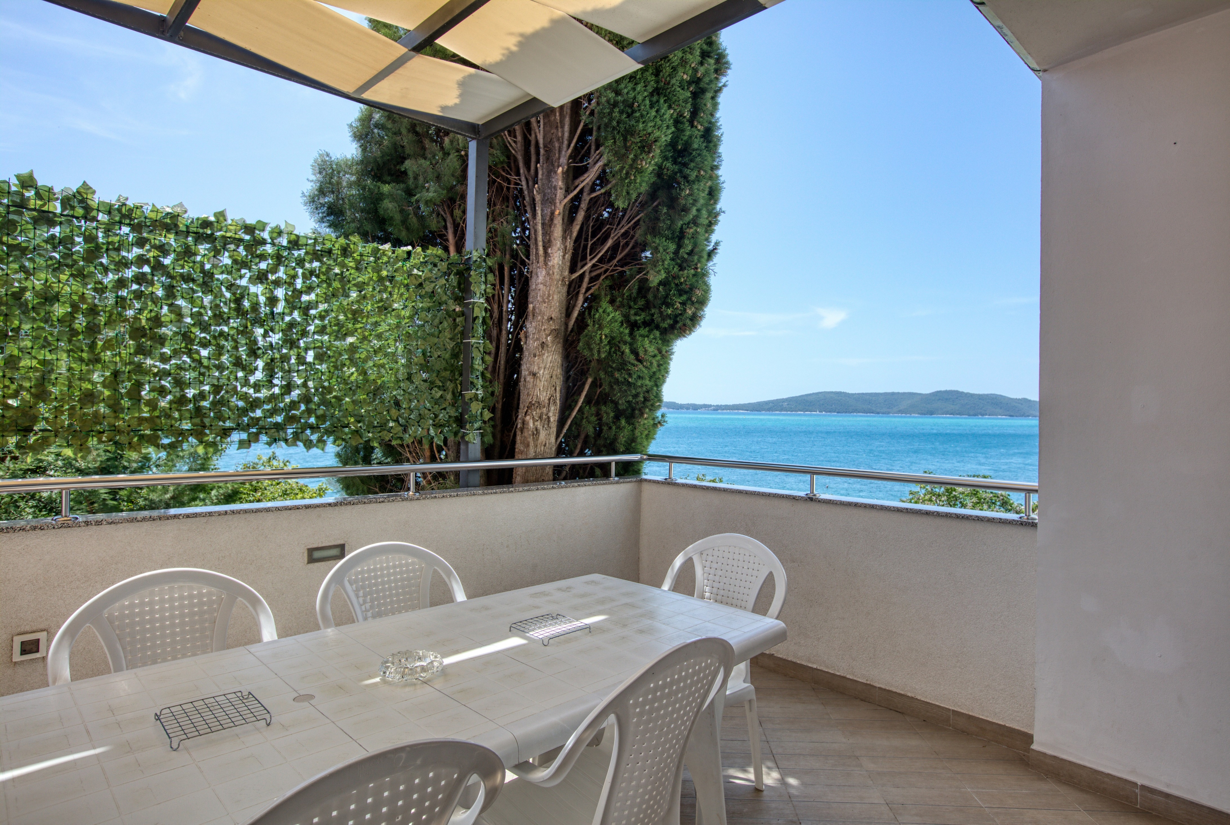 Three bedroom apartment near beach Brodarica, Šibenik  A-d