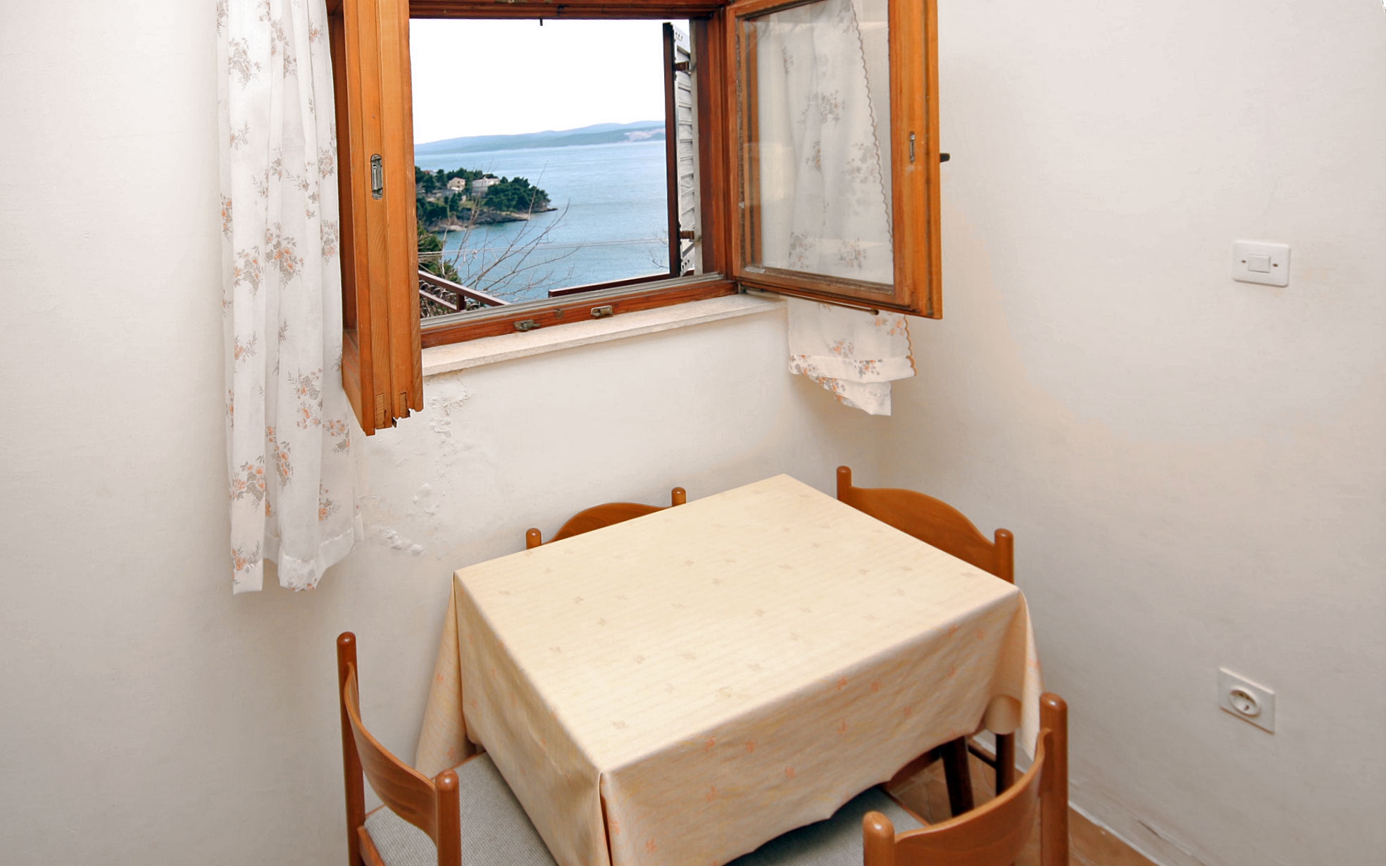 One bedroom apartment with terrace and sea view Nemira (Omiš) (A-4834-b)