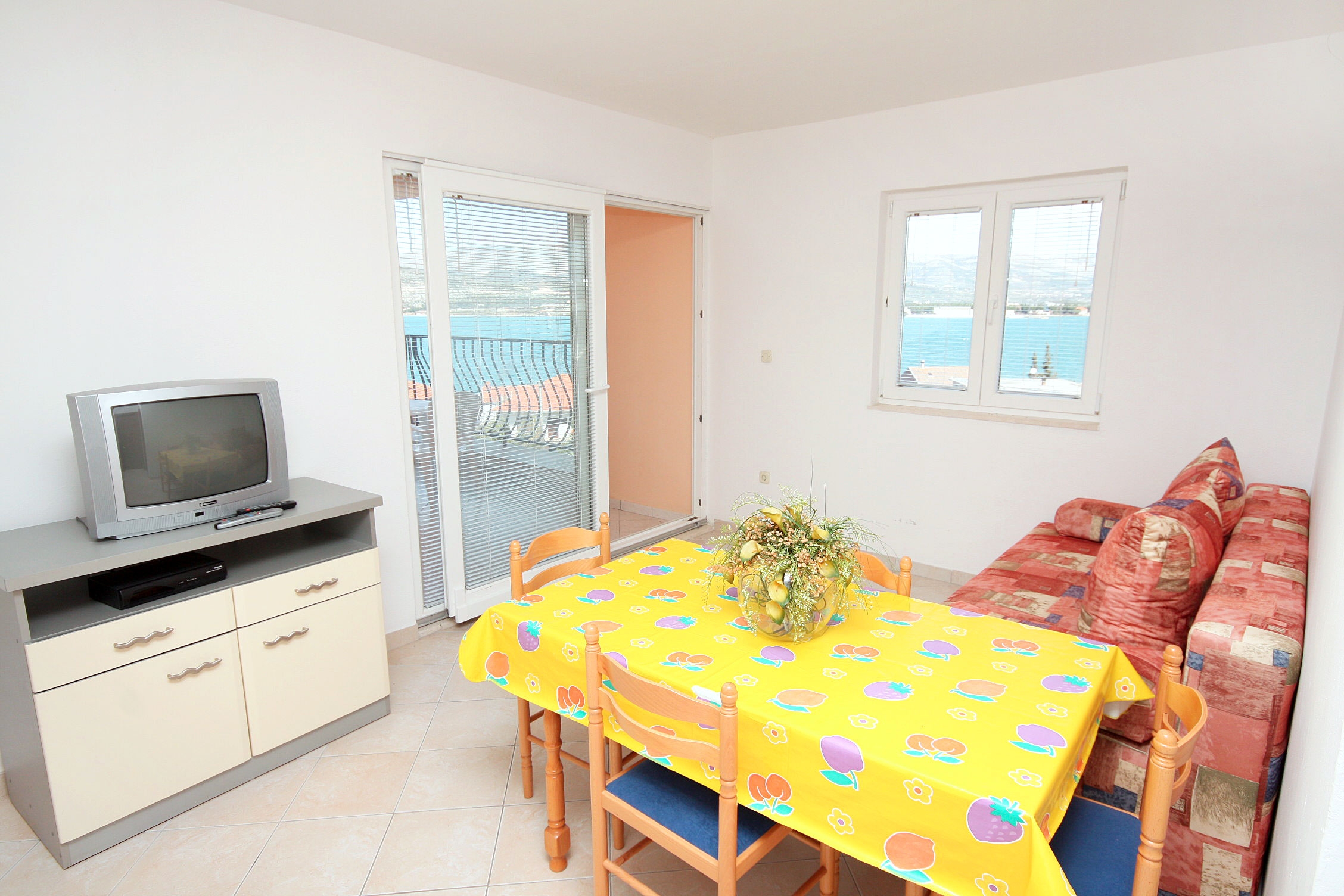 One bedroom apartment with terrace and sea view Mastrinka, Čiovo (A-4836-c)