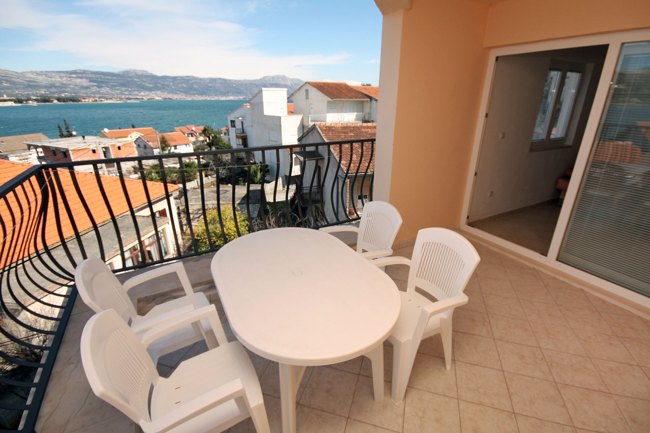 One bedroom apartment with terrace and sea view Mastrinka, Čiovo (A-4836-c) One bedroom apartment with terrace and sea view Mastrinka, Čiovo (A-4836-c)