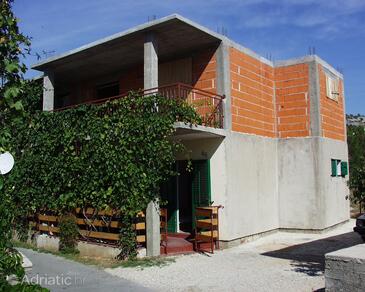 Property Žaborić, Šibenik, Property 485 - Apartments near sea with pebble beach.