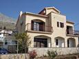 Szálláshely Duće, Omiš, Szálláshely 4852 - Apartmanok a tenger közelében homokos stranddal.
