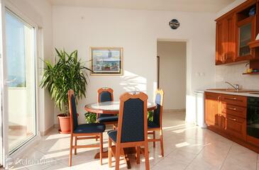 Duće, Jídelna v ubytování typu apartment, s klimatizací a WiFi.