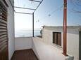 Balcon Duće, Balcon în unitate de cazare tip apartment, cu vedere la mare şi WiFi.