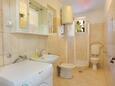 Podstrana, Bathroom in the apartment, WiFi.