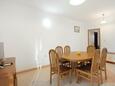 Podstrana, Dining room in the apartment, air condition available and WiFi.