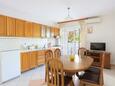 Podstrana, Dining room in the apartment, air condition available and WiFi.