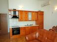 Bucătărie Podstrana, Bucătărie în unitate de cazare tip apartment, aer condiționat disponibil, animale de companie sunt acceptate şi WiFi.