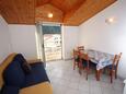 Dining room Grebaštica, Dining room in the apartment, air condition available, (pet friendly) and WiFi.