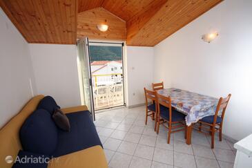 Grebaštica, Eetkamer in the apartment, air condition available, (pet friendly) en WiFi.