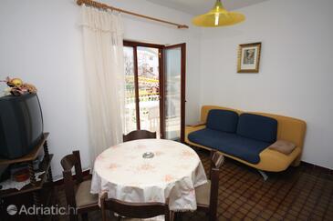 Dining room Grebaštica, Dining room in the apartment, dostupna klima i dopusteni kucni ljubimci.