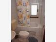 Grebaštica, Bathroom in the studio-apartment, (pet friendly) and WiFi.