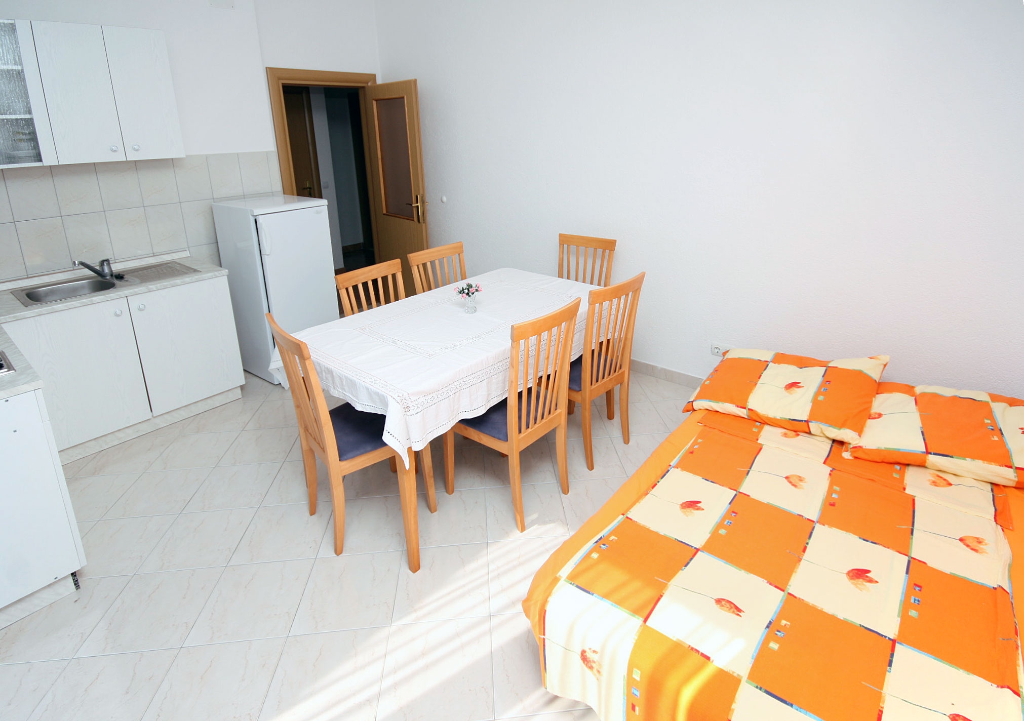 Two bedroom apartment with balcony and sea view Seget Vranjica, Trogir (A-4870-d)