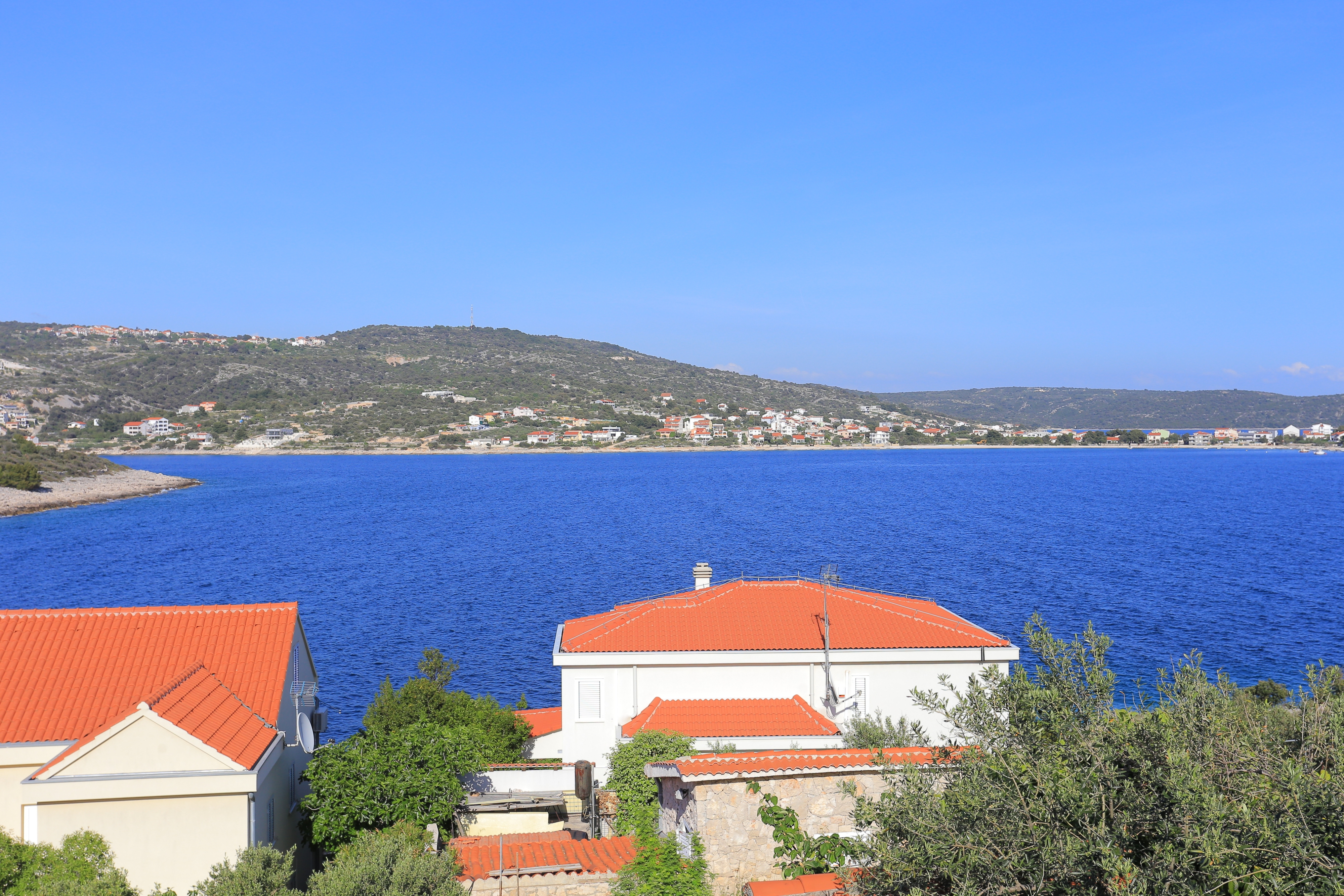 Two bedroom apartment near beach Cove Oštrička luka, Rogoznica  A-a