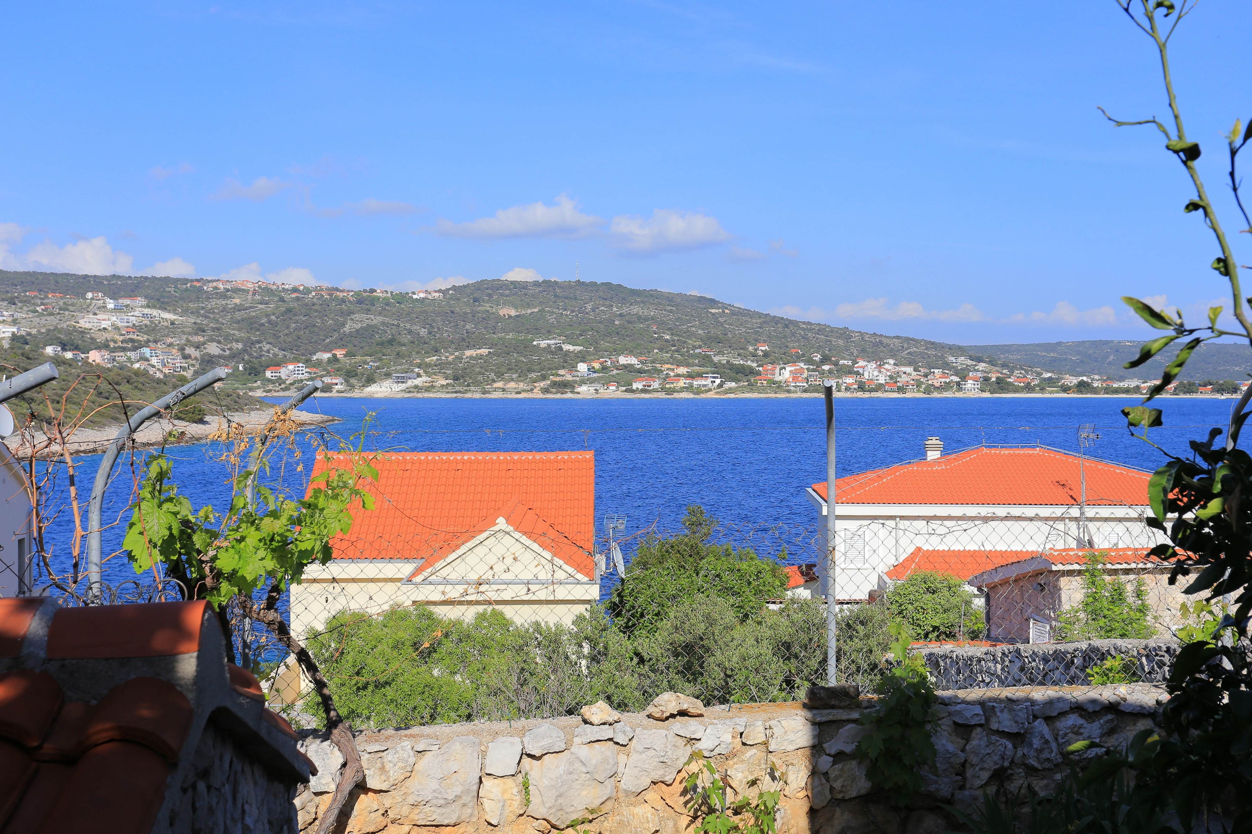 Two bedroom apartment near beach Cove Oštrička luka, Rogoznica  A-b