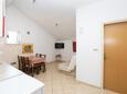 Salle à manger Grebaštica, Salle à manger dans l’hébergement en type apartment, WiFi.