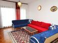 Drvenik Gornja vala, Living room in the apartment, (pet friendly) and WiFi.