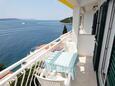 Drvenik Gornja vala, Balcony in the studio-apartment, with a sea view, (pet friendly) and WiFi.