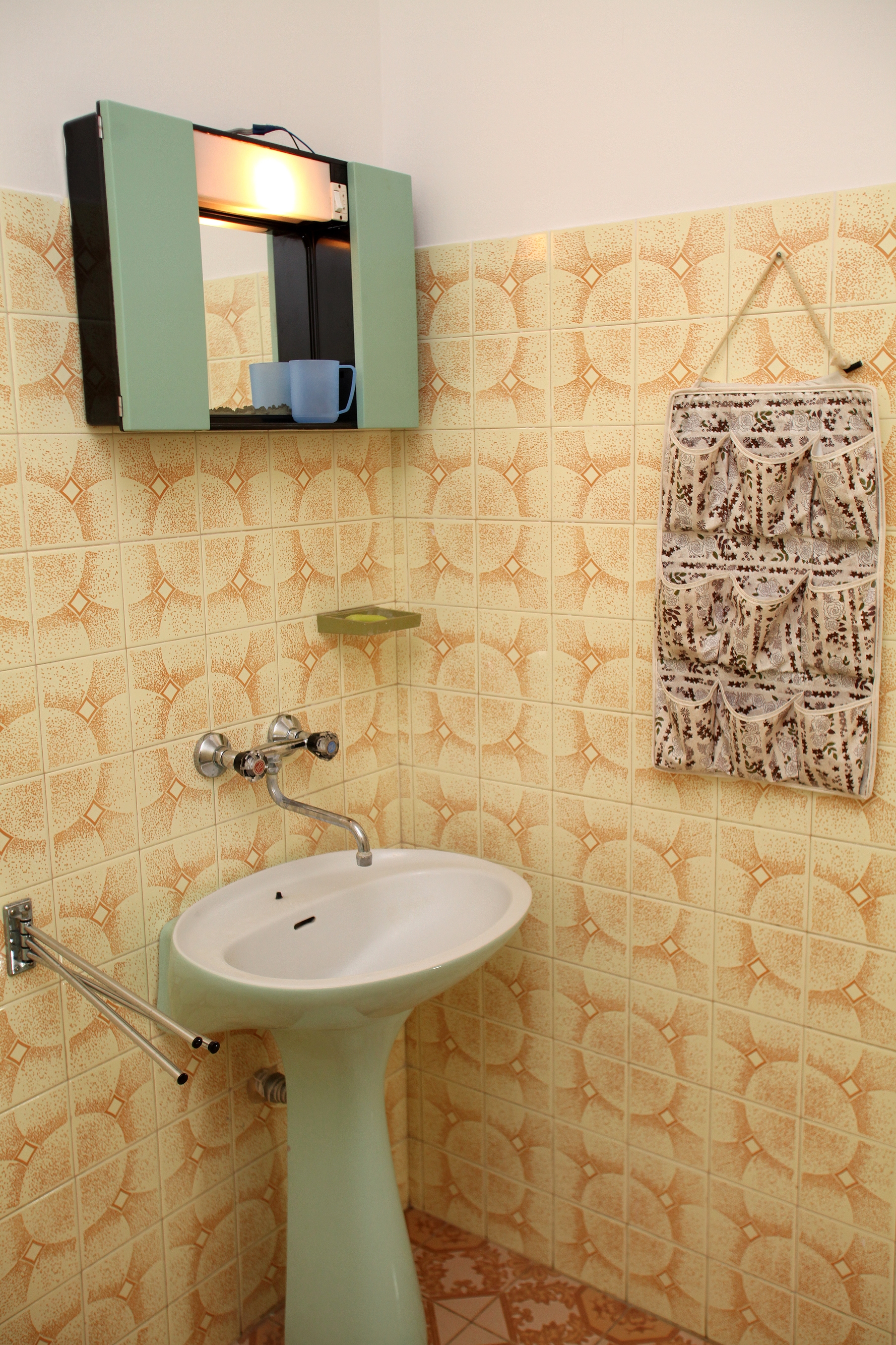 Three bedroom apartment near beach Vinišće, Trogir  A-a
