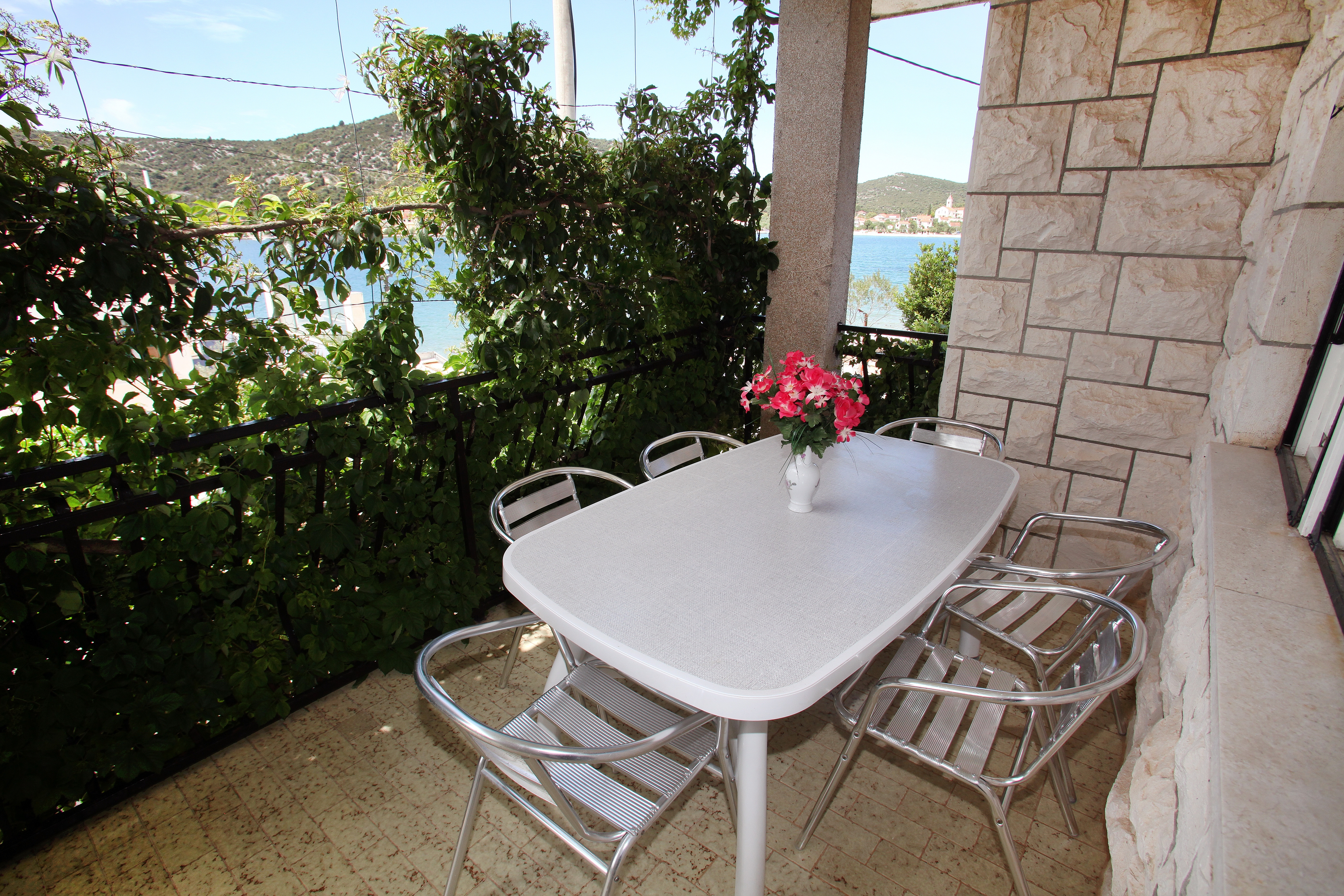 Three bedroom apartment near beach Vinišće, Trogir  A-a