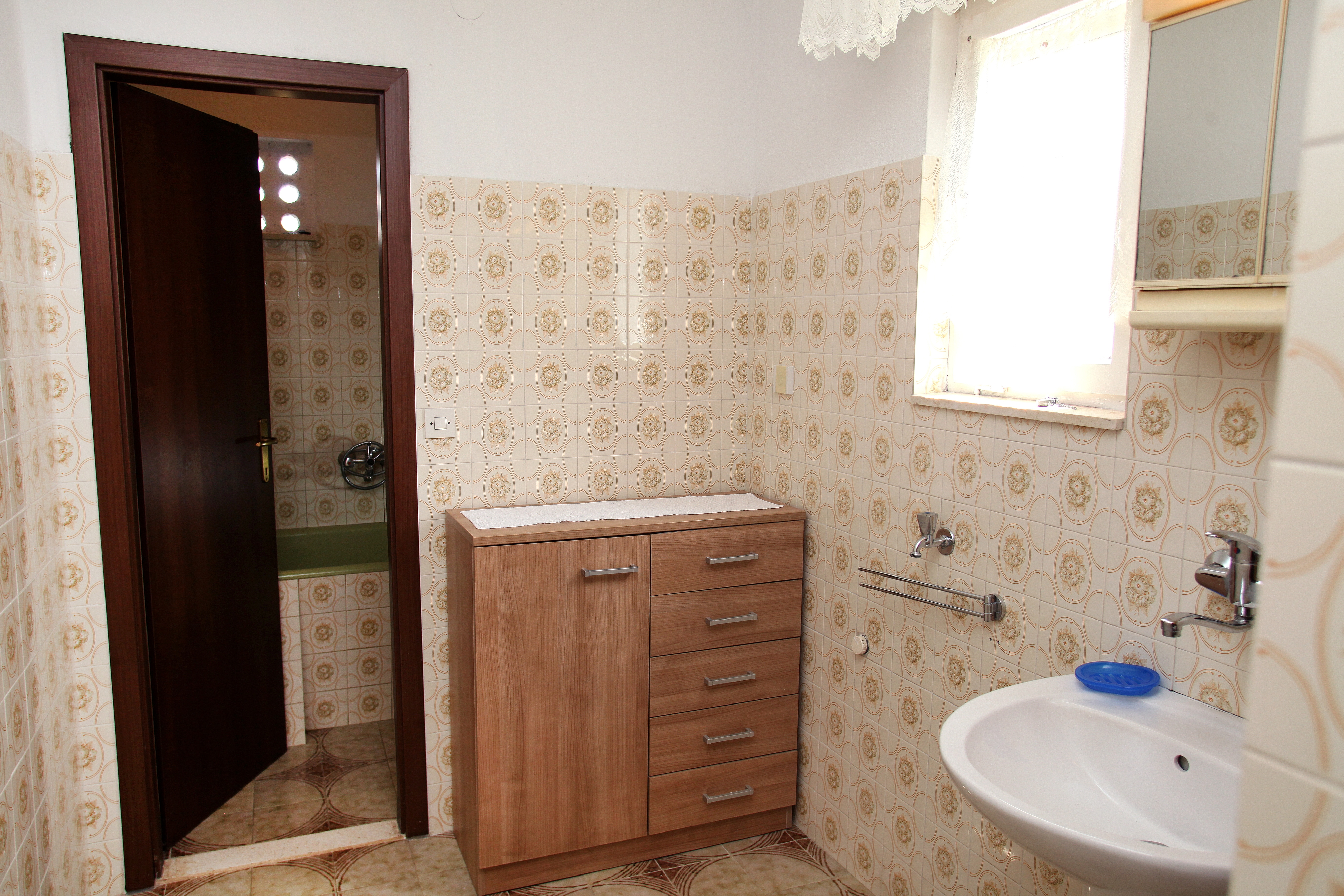 Three bedroom apartment near beach Vinišće, Trogir  A-b