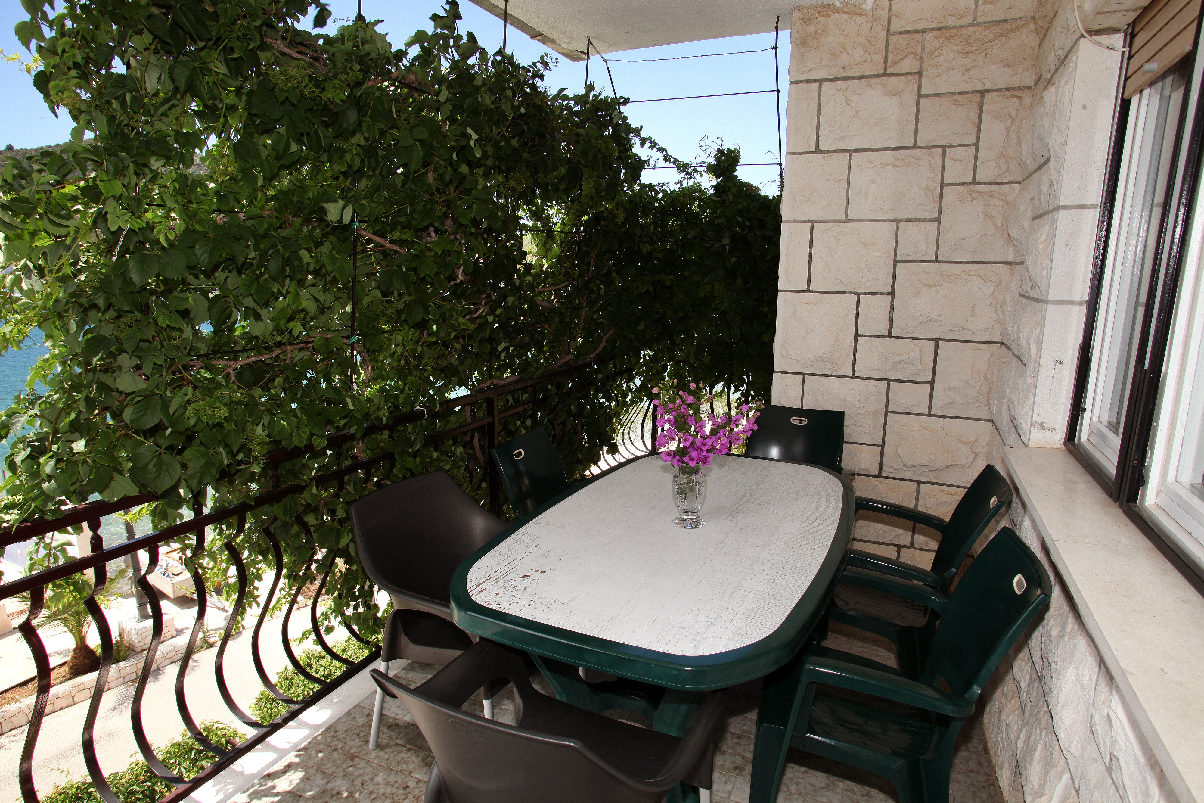 Three bedroom apartment near beach Vinišće, Trogir  A-b