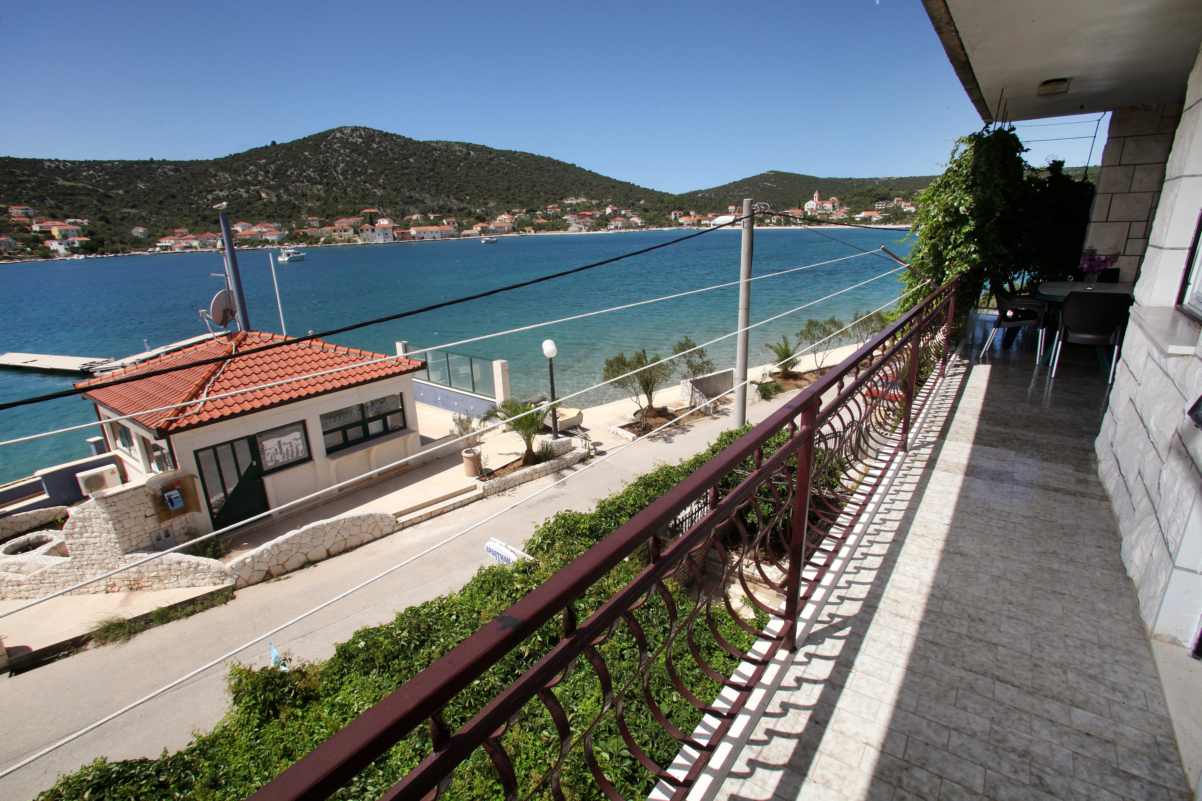Three bedroom apartment near beach Vinišće, Trogir  A-b