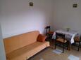 Saplunara, Sala de estar in the apartment, air condition available y WiFi.