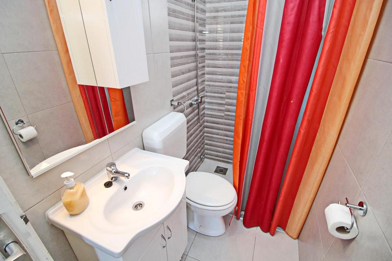 One bedroom apartment near beach Okuklje, Mljet  A-c