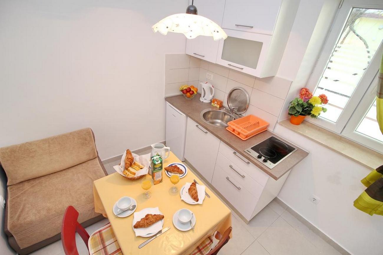 One bedroom apartment near beach Okuklje, Mljet  A-c
