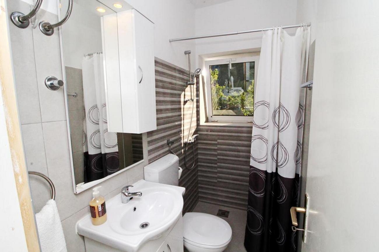 One bedroom apartment near beach Okuklje, Mljet  A-d