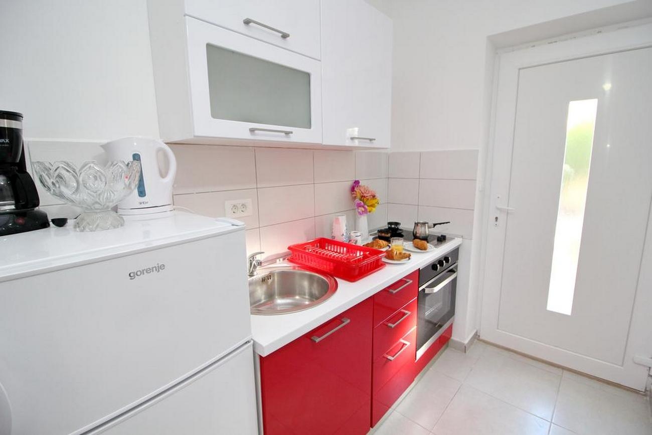 One bedroom apartment near beach Okuklje, Mljet  A-d
