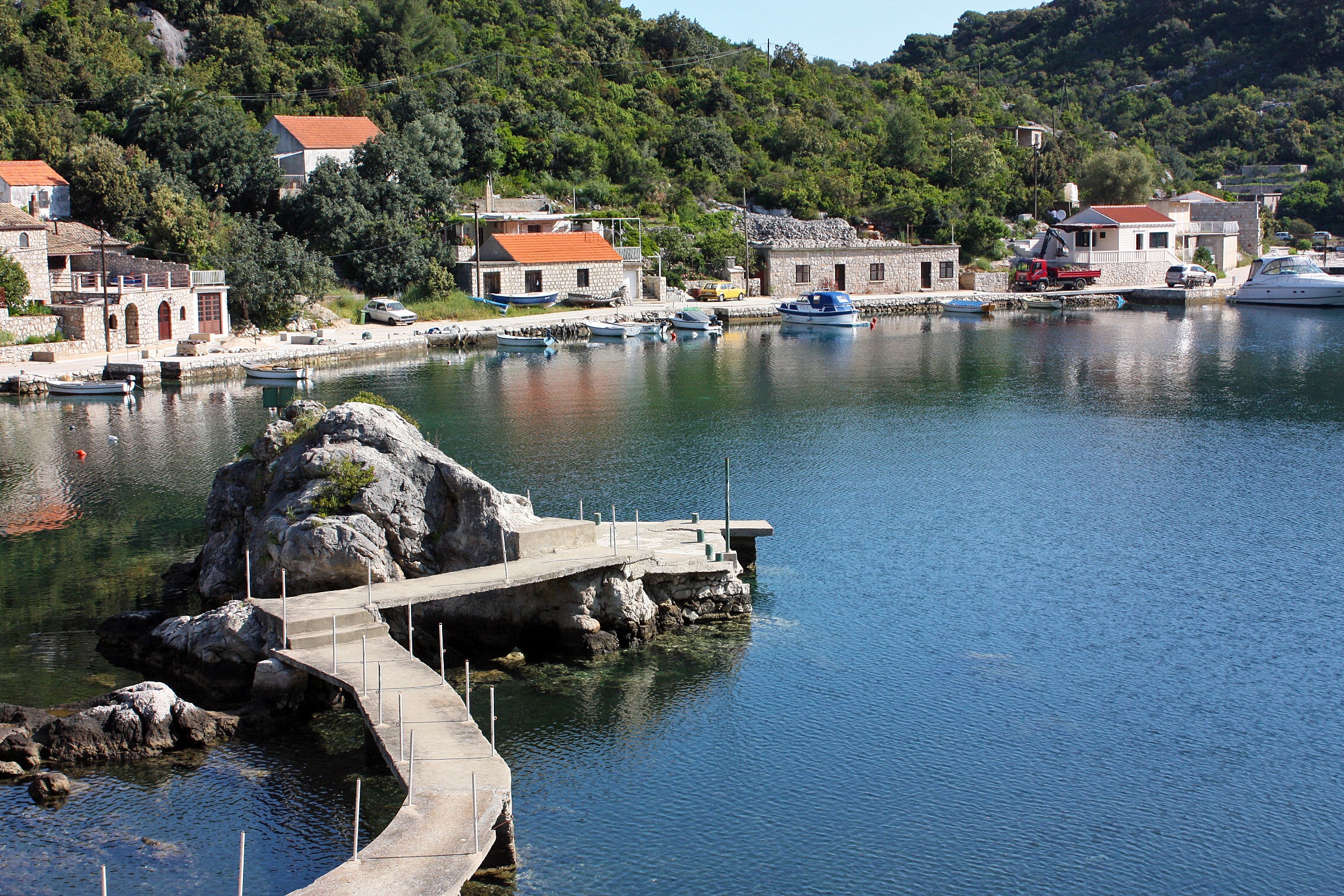 One bedroom apartment near beach Okuklje, Mljet  A-e