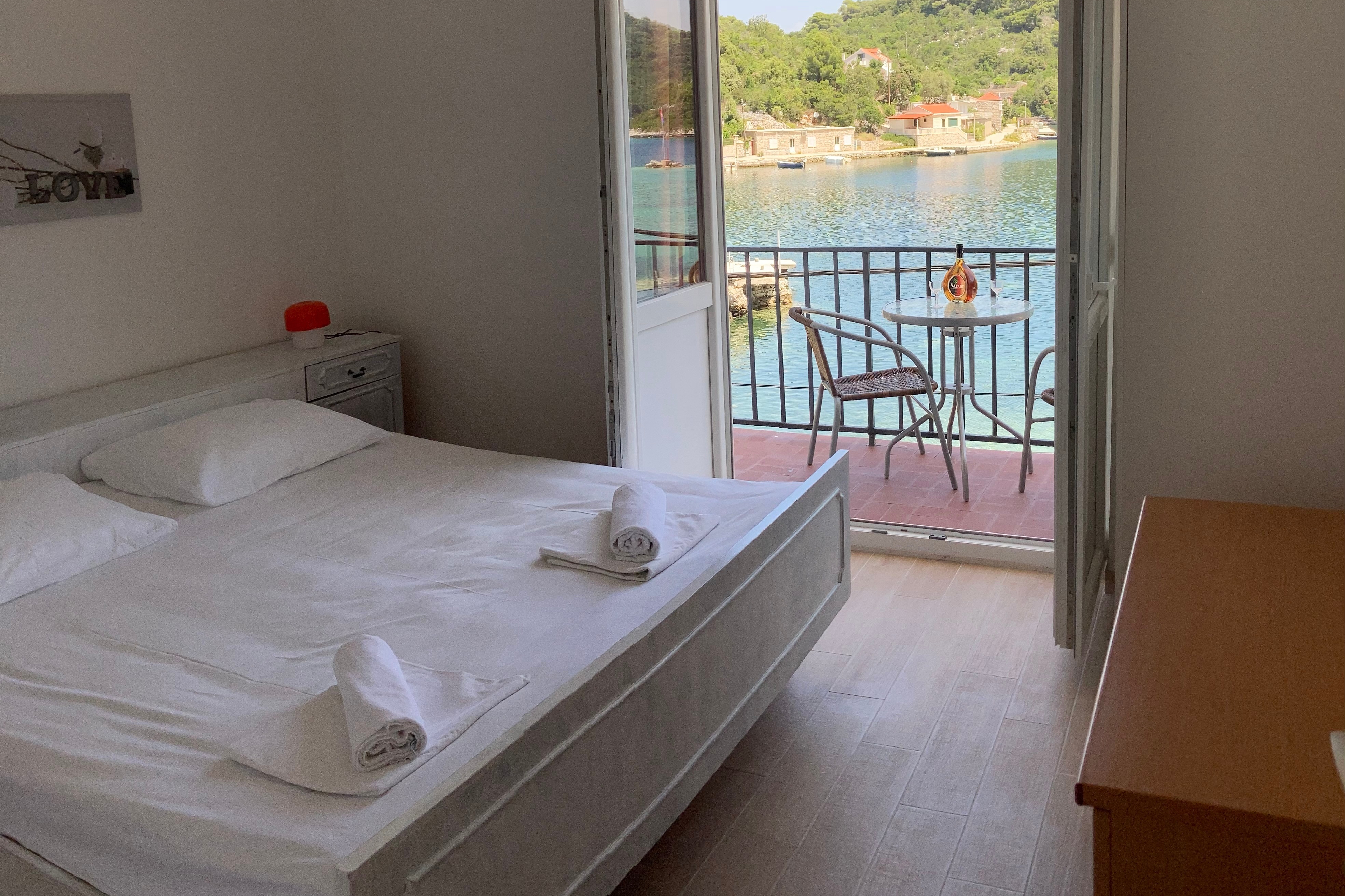 One bedroom apartment near beach Okuklje, Mljet  A-e