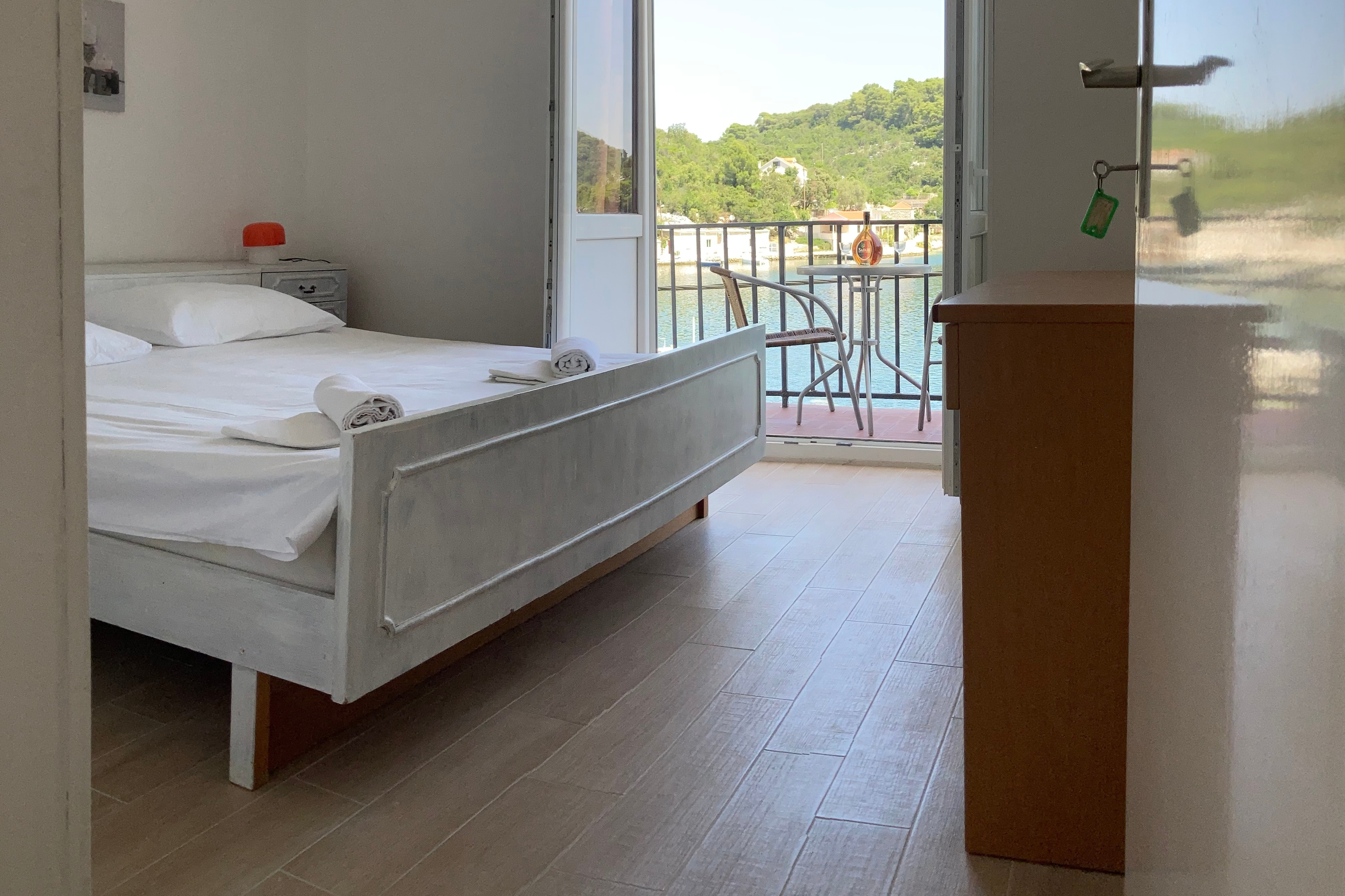 One bedroom apartment near beach Okuklje, Mljet  A-e