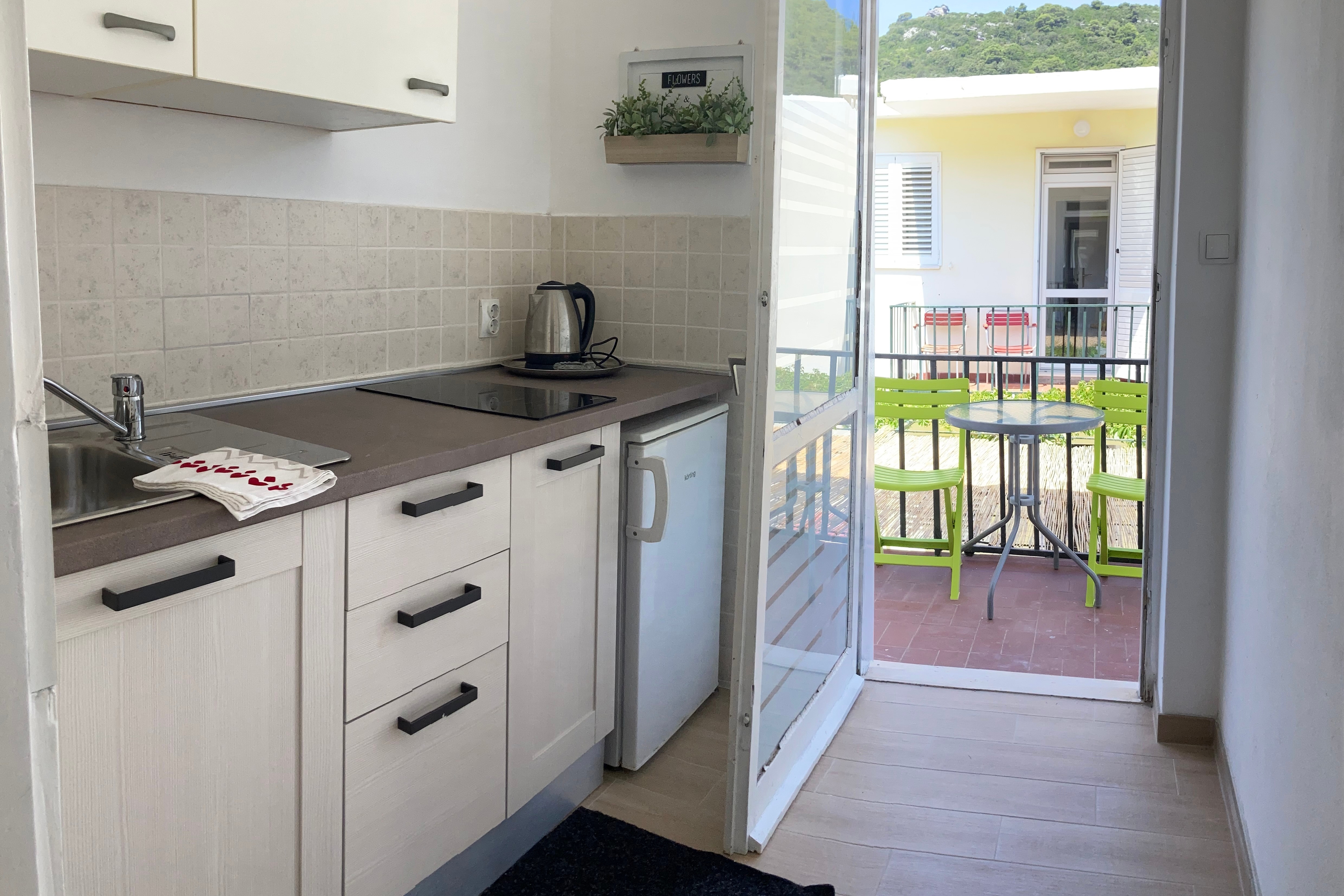 One bedroom apartment near beach Okuklje, Mljet  A-e