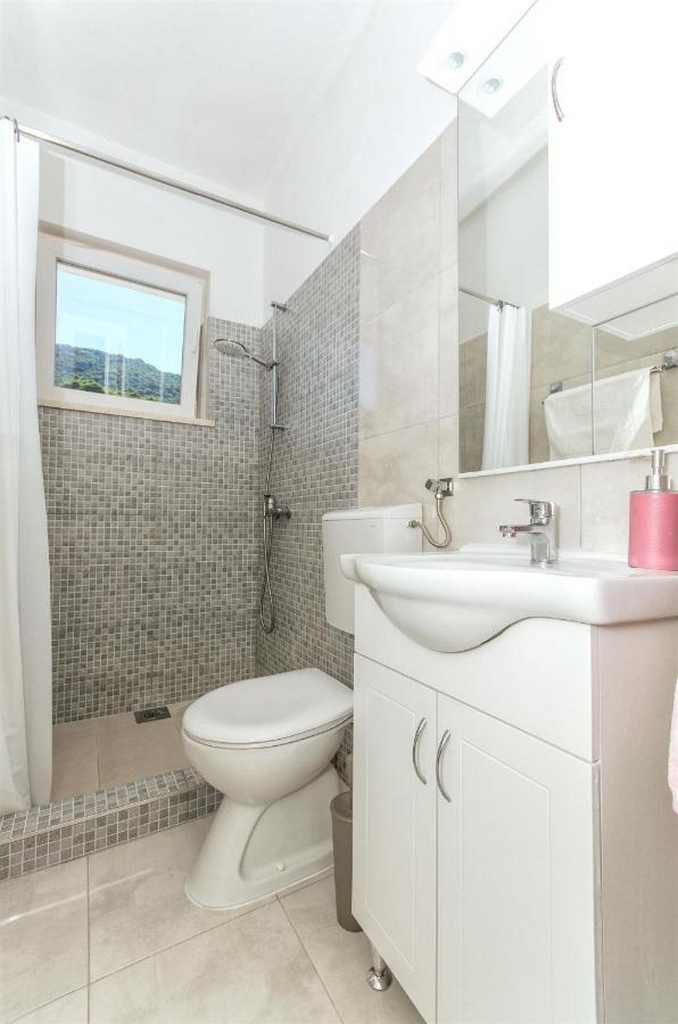 One bedroom apartment near beach Okuklje, Mljet  A-f