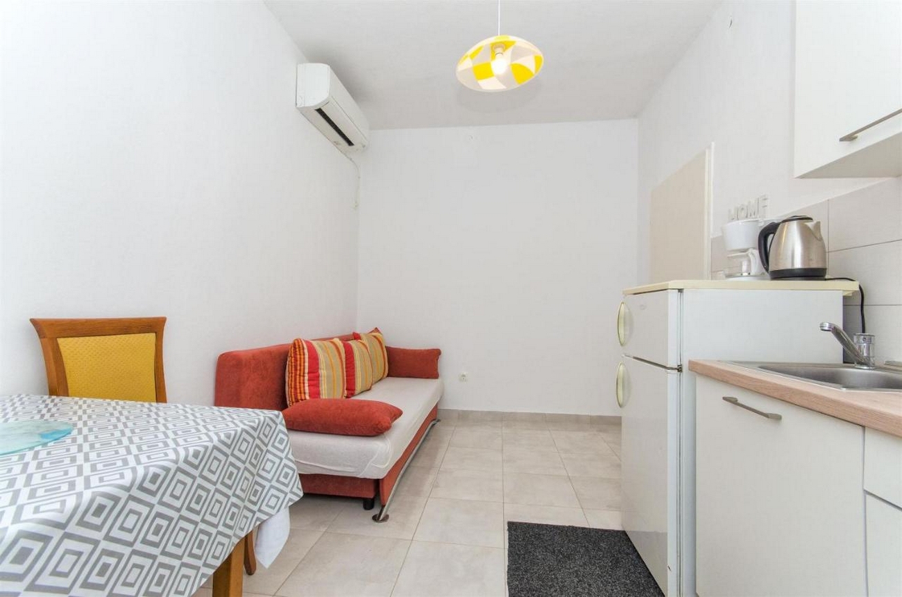 One bedroom apartment near beach Okuklje, Mljet  A-f