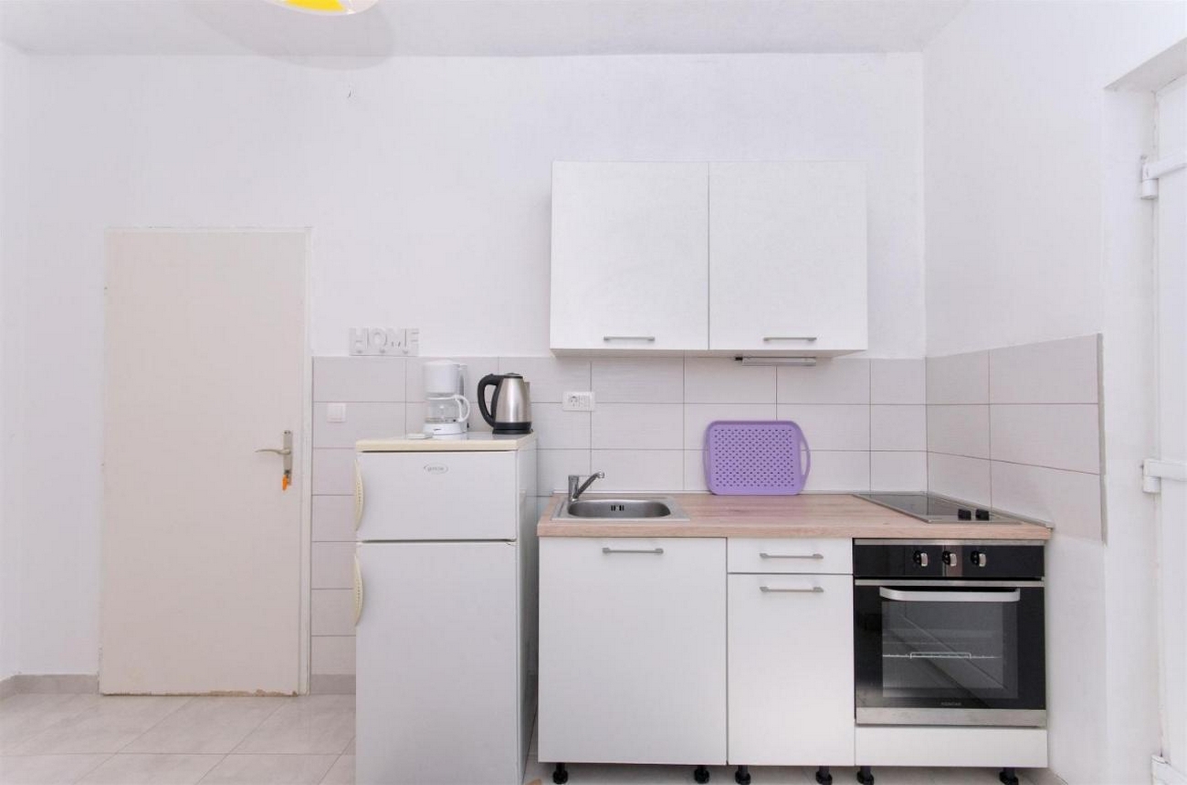 One bedroom apartment near beach Okuklje, Mljet  A-f