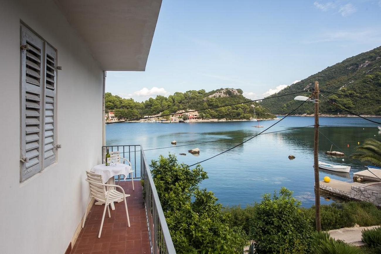 One bedroom apartment near beach Okuklje, Mljet  A-f