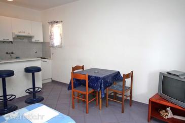Dining room Saplunara, Dining room in the studio-apartment, dopusteni kucni ljubimci i WIFI.