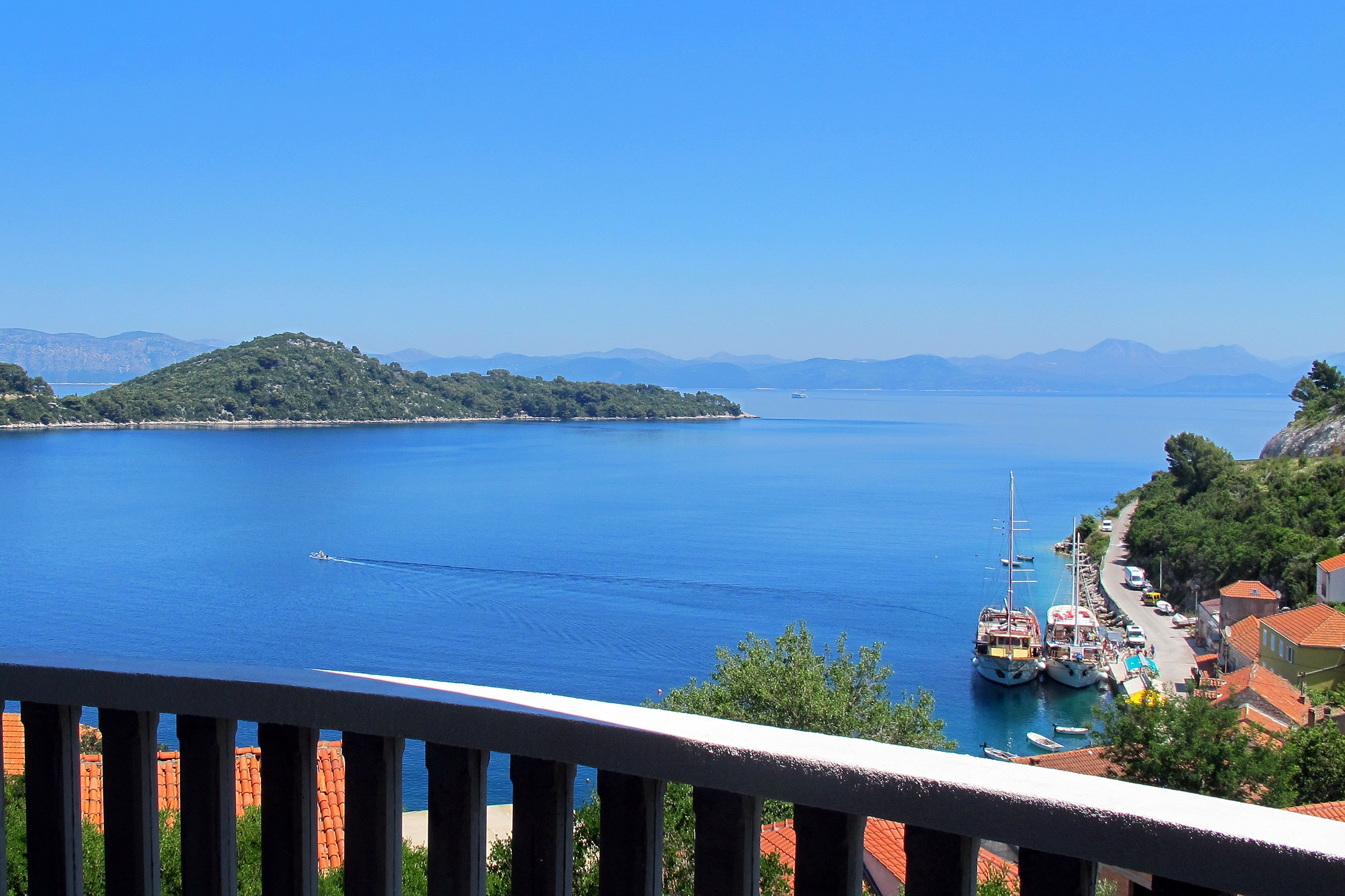 Three bedroom apartment with terrace and sea view Sobra, Mljet  A-a