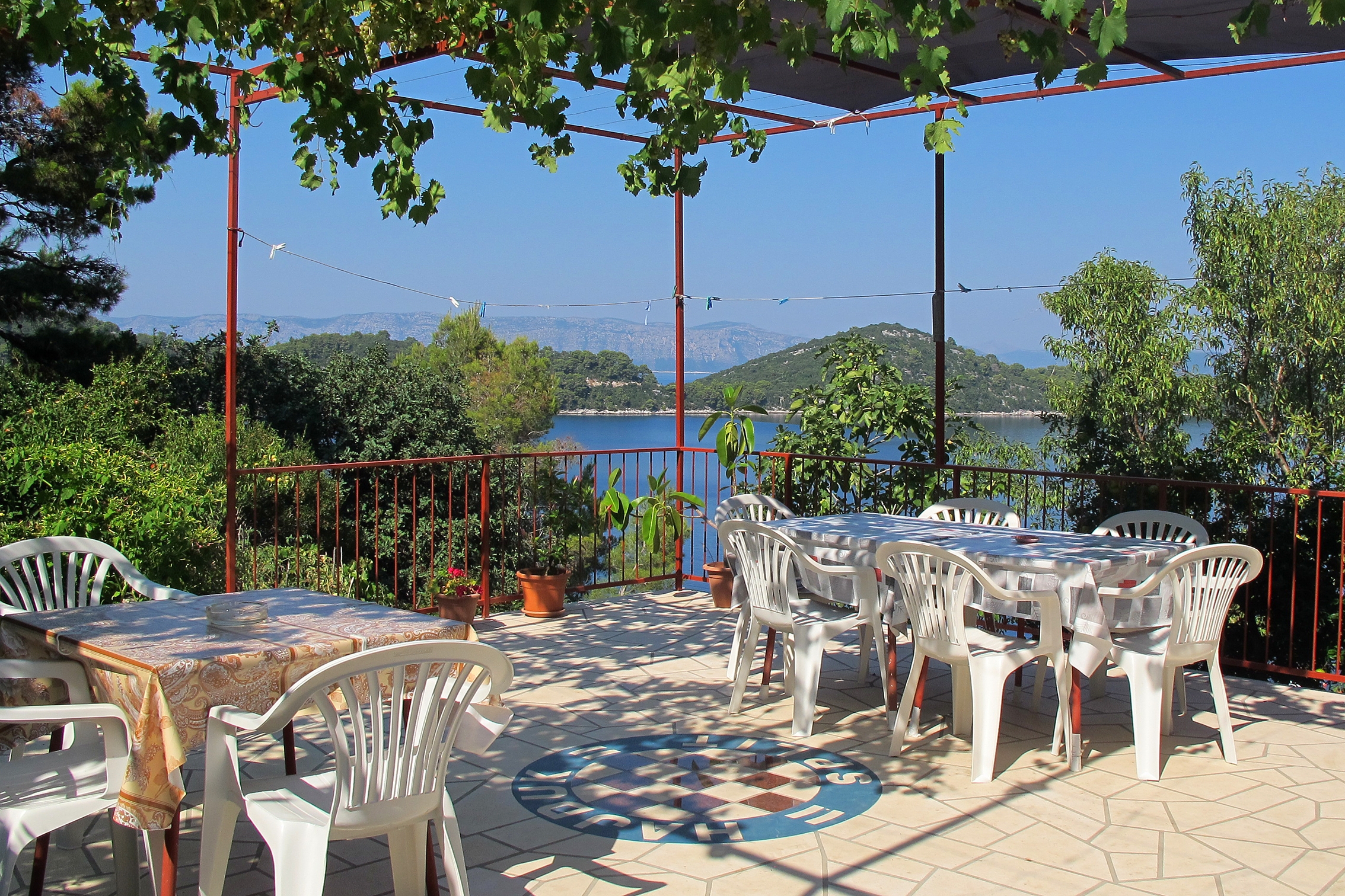 Three bedroom apartment with terrace and sea view Sobra, Mljet  A-a