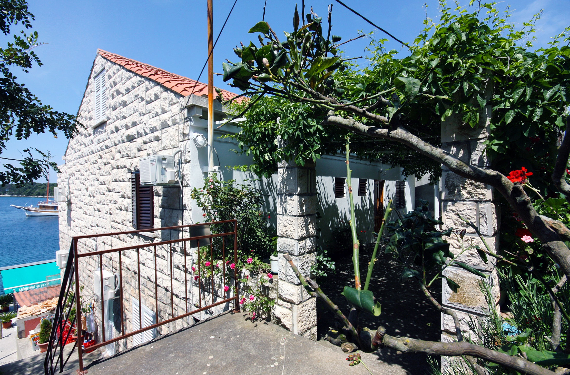 Room with terrace and sea view Pomena, Mljet (S-4929-a) Room with terrace and sea view Pomena, Mljet (S-4929-a)