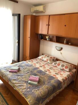 Pomena, Slaapkamer in the room, air condition available en WiFi.