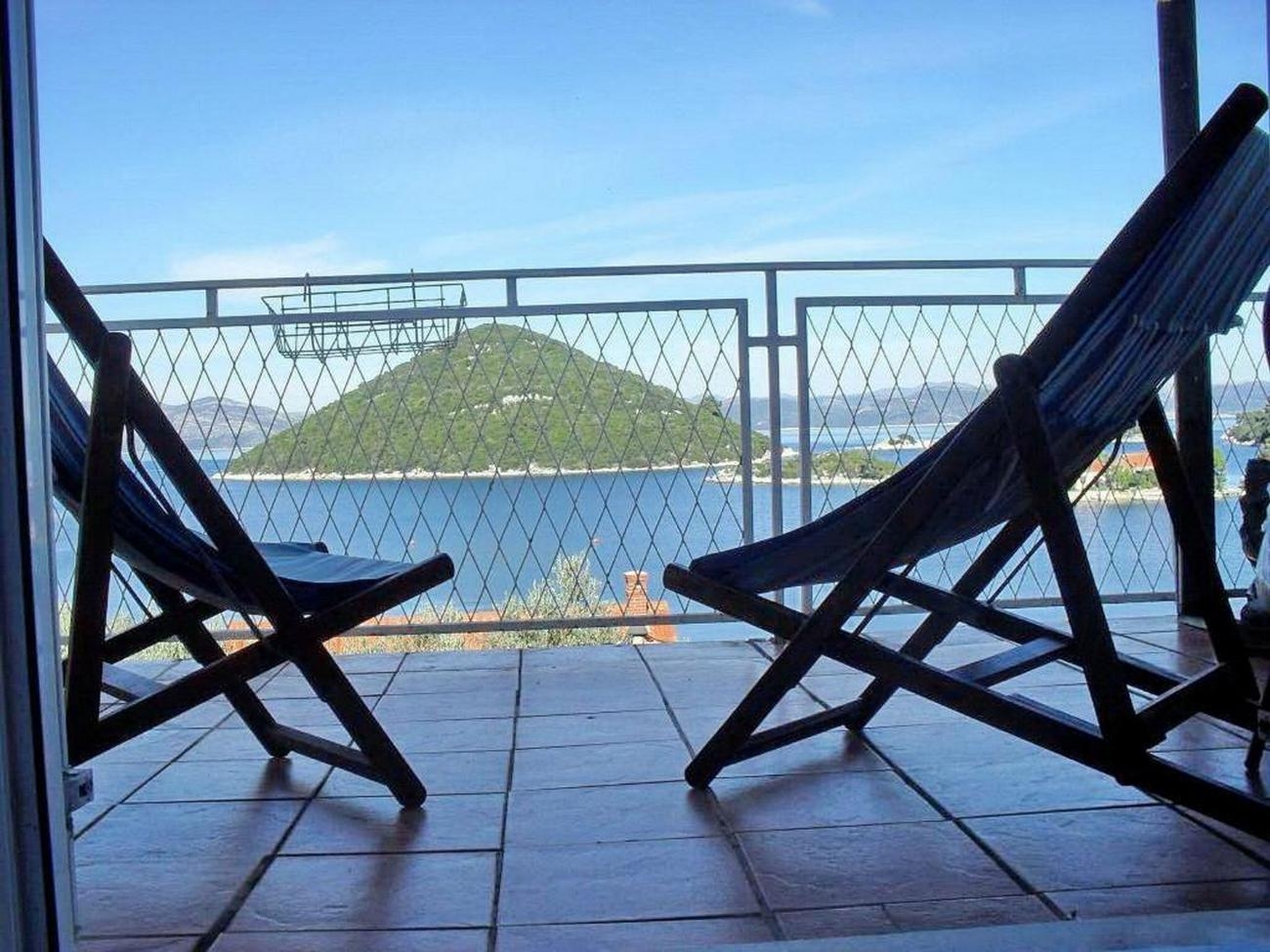 Three bedroom apartment near beach Prožurska Luka, Mljet (A-4939-a) Three bedroom apartment near beach Prožurska Luka, Mljet (A-4939-a)