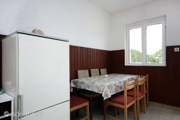 Prožurska Luka, Salle à manger dans l’hébergement en type house.